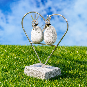 Steinvogelpaar im Herz auf Stein