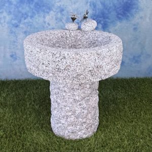 Vogelbad mit Fuß zylinderförmig zwei Vögele