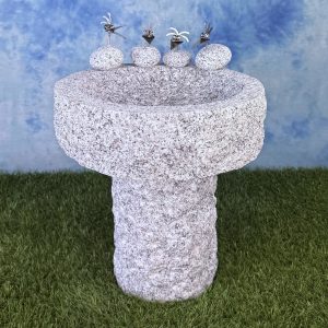 Vogelbad mit Fuß zylinderförmig vier Vögele